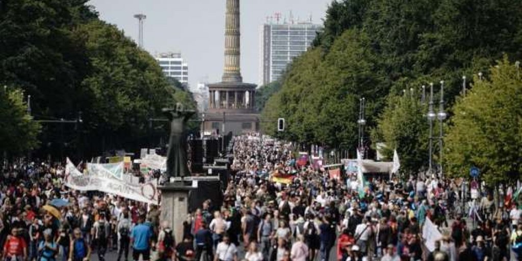 Привет партии коронавируса: около 2 млн немцев вышли на митинги против коронабесия и чуть не взяли Рейхстаг